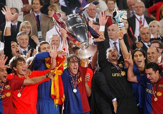 פויול מניף את גביע אירופה לאלופות ברומא // צילום: רויטרס