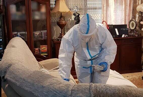 ד"ר יולס בודק את יולי // צילום: דוברות מד"א