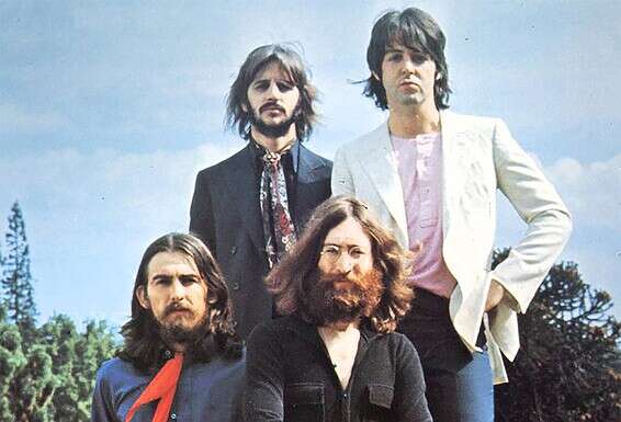 הביטלס, אוגוסט 1969: פול מקרטני ורינגו סטאר (למעלה),  ג'ון לנון וג'ורג' האריסון.  המשיכו לדבר על העתיד  