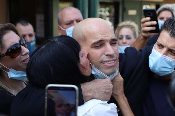 נתי חדד לאחר השחרור מבית הכלא, הבוקר // צילום: גיל אליהו- סוכנות ג'יני