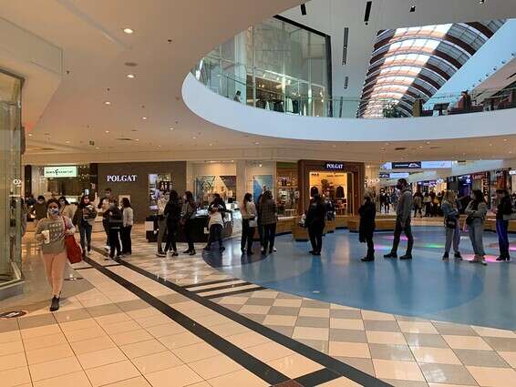 תור בקניון איילון. 