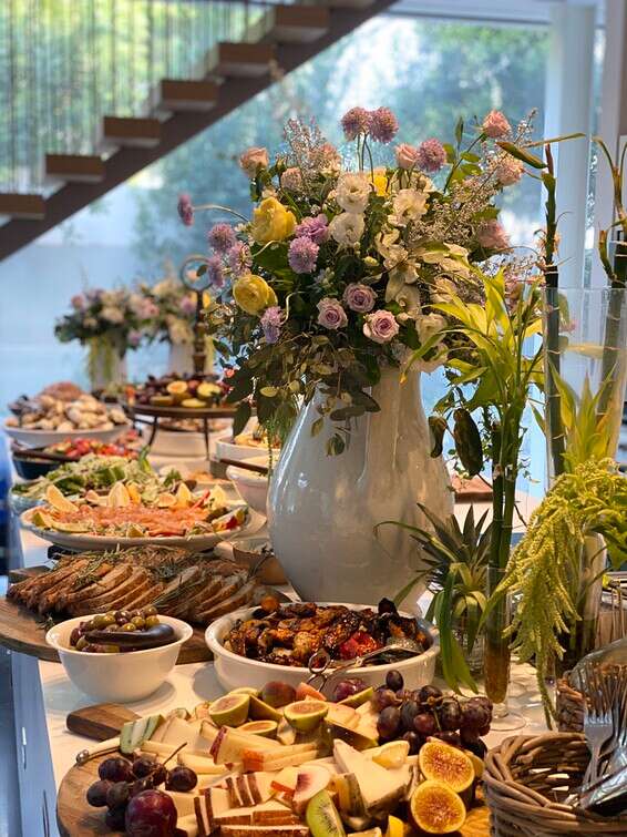 עכשיו זה כבר נראה לכם מוכר? שולחן של יעלי מגן ליילי // צילום: אלבום פרטי