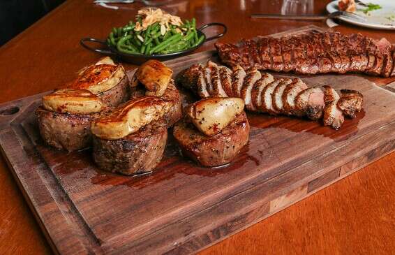 והבשרים, איזה בשרים // צילום: ליאור קליין