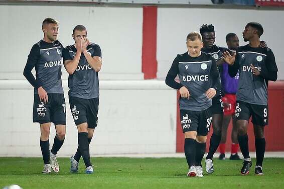 טל מכלוף חוגג את השער היקר שלו // צילום: מאור אלקסלסי