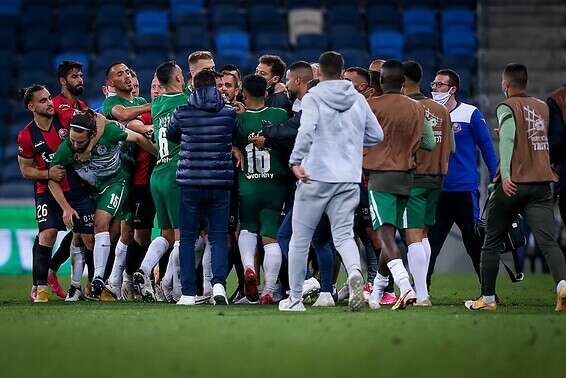 מהומת אלוהים בדרבי של חיפה // צילום: מאור אלקסלסי