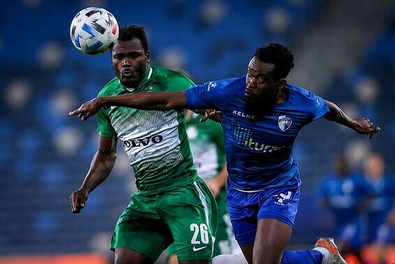 מאבוקה. מסייע לדוניו מחוץ למגרש // צילום: מאור אלקסלסי