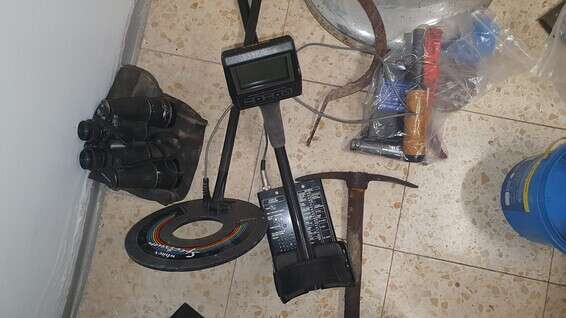 גלאי המתכות בו השתמשו החשודים // צילום: דוברות המשטרה