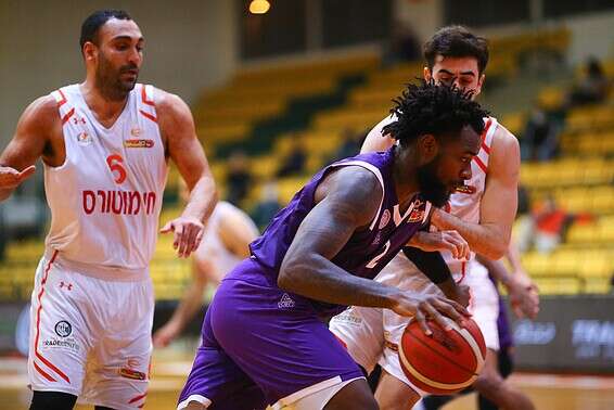 יאנג עם הכדור // צילום: לירון מולדובן