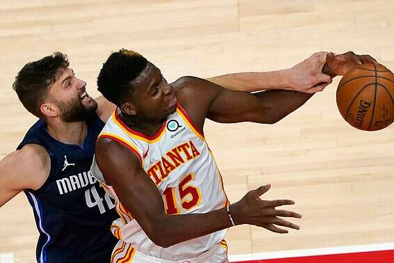 קלבר וקאפלה במאבק, הלילה // צילום: אי.פי