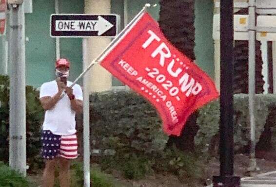 תושב אוונטורה תומך בטראמפ