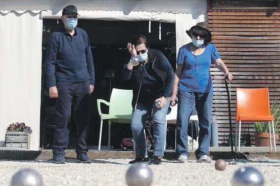 לא מוותרים על שום מפגש. משחקים בפרוטיאה בכפר