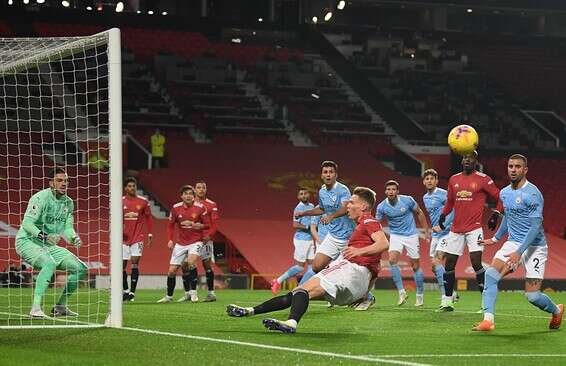 מקטומיניי מפספס את הכדור, הערב // צילום: Gettyimages