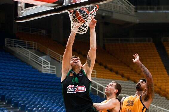 מיטוגלו מרחף, הערב // צילום: אי.פי.אי