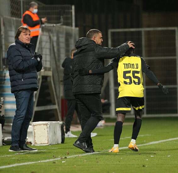 ברדה חוגג עם מוחמד, הערב בק"ש // צילום: אנצ'ו גוש - סוכנות ג'יני