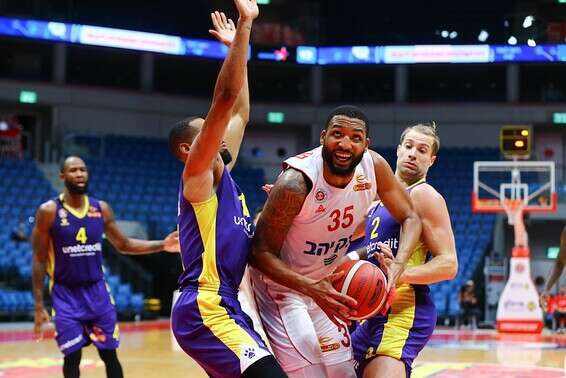 תומאס, אמש. "חייבים עוד שחקנים" // צילום: לירון מולדובן