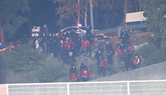 אוהדי הפועל ת"א התמקמו מחוץ לאצטדיון // צילום: דני מרון