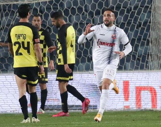 רז שטיין חוג את היתרון המפתיע של הפועל חיפה // צילום: דני מרון