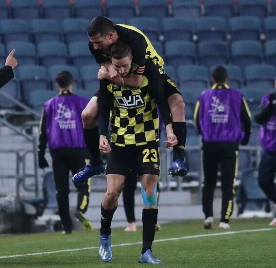 תמיר עדי חוגג את השוויון של בית"ר // צילום: דני מרון