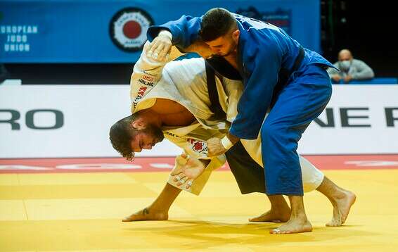 פיטר פלצ'יק בקרב מול הרוסי. כבוד לאומי // צילום: אי-פי