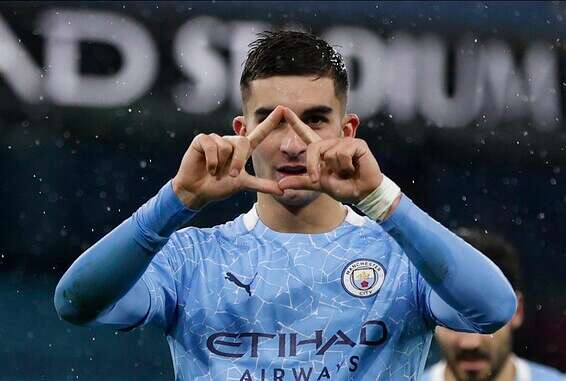 טורס חוגג, הערב במנצ'סטר // צילום: אי.פי