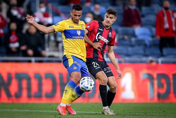 סרדל נאבק באלמוג, הערב בסמי עופר // צילום: מאור אלקסלסי