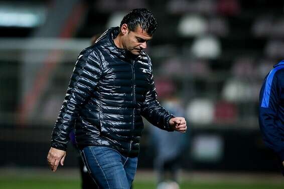 אביטן עם הראש באדמה, הערב בסכנין // צילום: מאור אלקסלסי