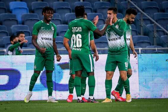 מכבי חיפה חוגגת עם דוניו // צילום: מאור אלקסלסי