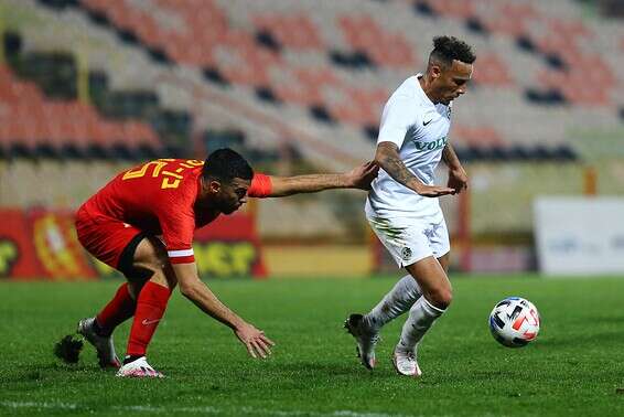 בן זקן משגיח על שרי, הערב // צילום: לירון מולדובן