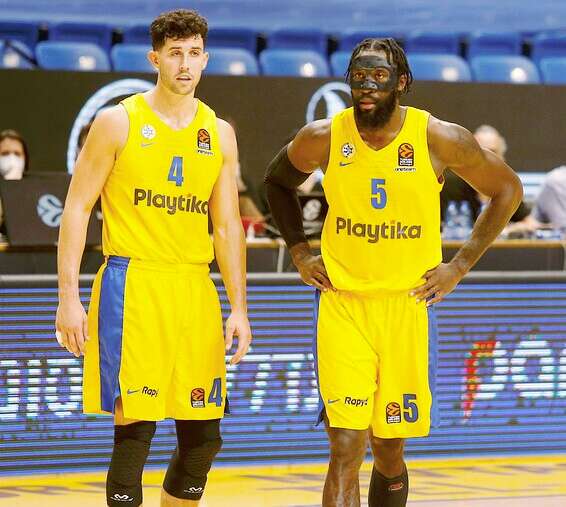 האנטר וקלויארו. מחזיקים את ההגנה // צילום: אלן שיבר