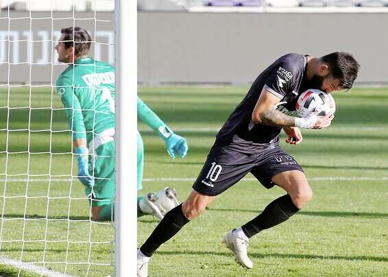 ממן לאחר השער המצמק של חיפה, הערב בבלומפילד // צילום: אלן שיבר