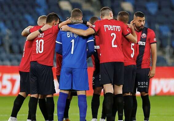 שחקני הפועל חיפה, הערב // צילום: אלן שיבר