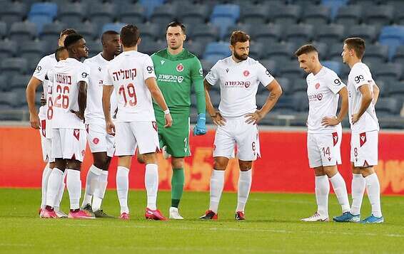שחקני הפועל ת"א // צילום: אלן שיבר