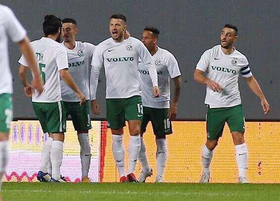 מכבי חיפה חוגגת את השוויון // צילום: אלן שיבר