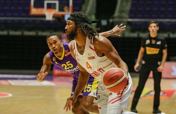 סלדן מול מגי, הערב // צילום: מרקו