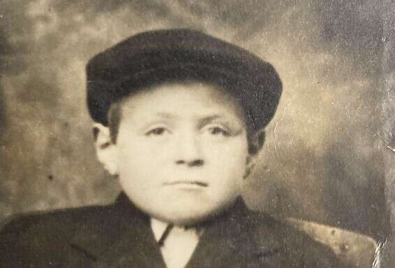 מיכאל בן ה־5, זמן קצר לאחר שנפרד מהוריו