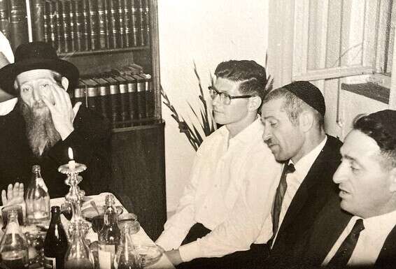 הקדיש את חייו בארץ למען יהודי בריה"מ. הרב חיים מאיר (משמאל), עם בנו מיכאל ואחיו ישראל ויהודה, בירושלים, 1961 ‎