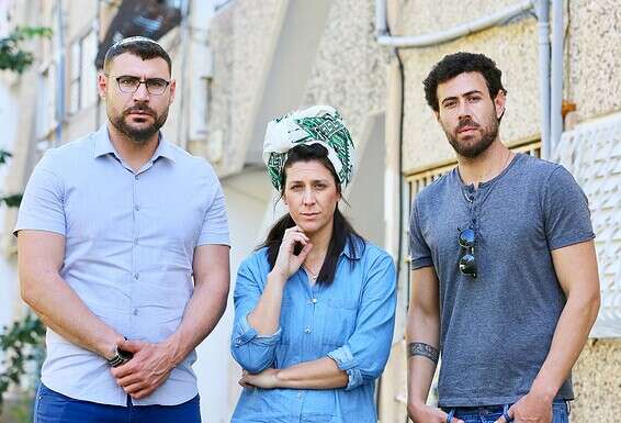 שלושת אחיה של הודיה, אחיה (מימין), תהילה ומאור. "מדינת ישראל חייבת לנצל את חלון ההזדמנויות שנוצר כעת, כדי לשחרר אותה" // צילום: אורן כהן