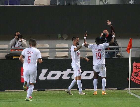 אגאדה כובש את שער היתרון // צילום: אודי ציטיאט