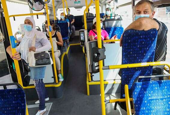 פועלים בהיקף כמעט מלא. קרקע פורייה להדבקות // צילום: יהושע יוסף