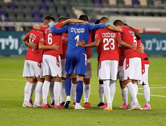 הפועל תל אביב בתמונה קבוצתית // צילום: אלן שיבר