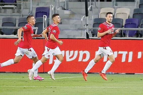 אלטמן חוגג את הפנדל המוצלח שלו // צילום: אלן שיבר