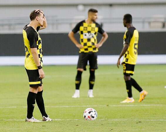 בית"ר ירושלים מעכלת את הפנדל שנשרק נגדה // צילום: אלן שיבר