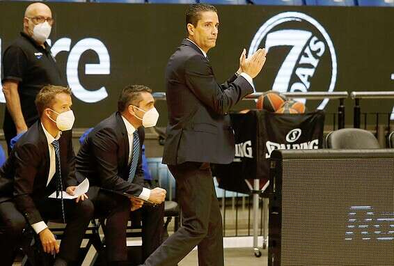 יאניס ספרופולוס נותן את ברכת הדרך // צילום: אלן שיבר