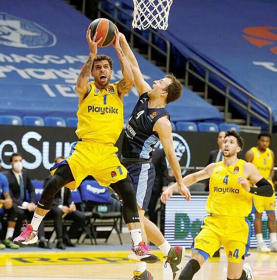 סקוטי ווילבקין מרחף בהיכל // צילום: אלן שיבר