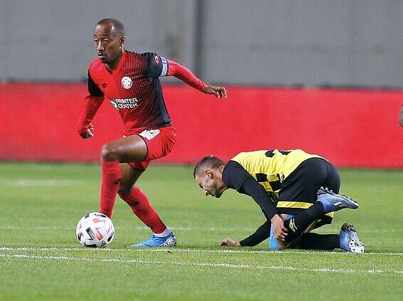 זלקה מדלג מעל עדי, הערב בנתניה // צילום: אלן שיבר