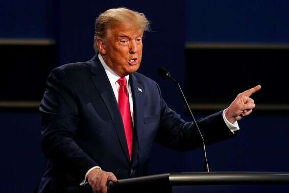 "לא יכולים לסגור את האומה שלנו". הנשיא טראמפ במהלך העימות הנשיאותי בנאשוויל // צילום: איי.פי