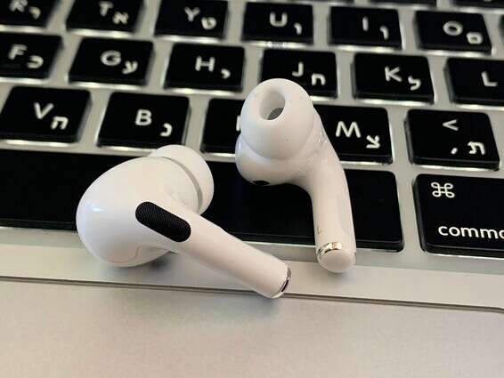 אוזניות האיירפודס פרו. ריקול עולמי // צילום: ינון בן שושן