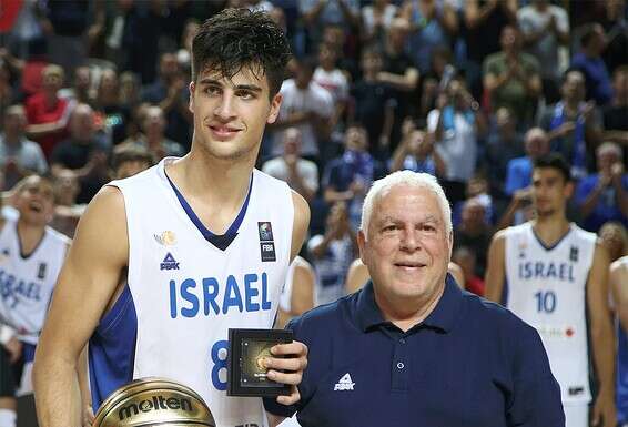 "הסגנון ב־NBA טוב בשבילו". עם דני אבדיה בגמר אליפות אירופה לנבחרות עתודה, 2019 // צילום: אלן שיבר