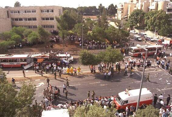 "במשך שנים היו לי סיוטים על הפיגוע, בכיתי בלי הפסקה". זירת הפיגוע, 21 בנובמבר 2002 // צילום: אבי אוחיון, לע"מ