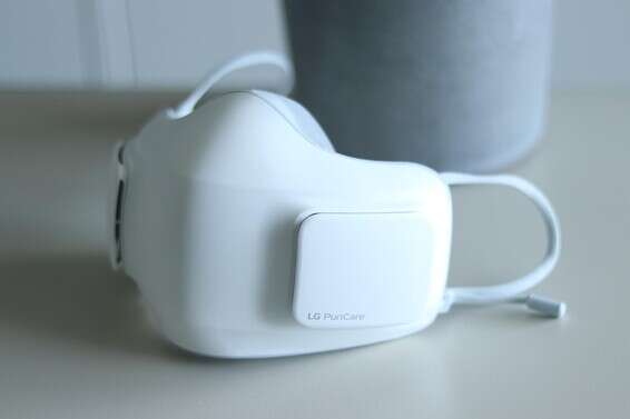 המסכה נועדה לספק אוויר נקי // צילום: ינון בן שושן